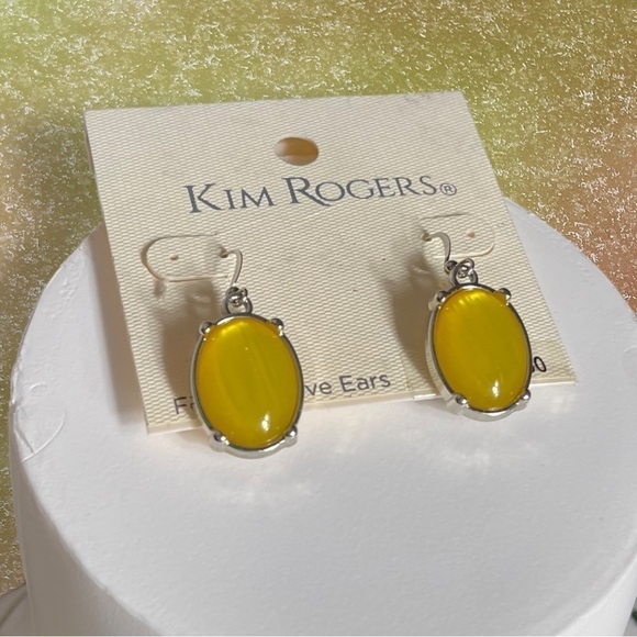 Dalia Lemon Button Down Top Size Medium with Kim Rogers Dangle Earrings - Picture 3 of 14